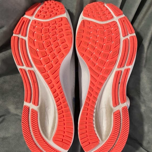 Woman’s nike air Pegasus size 7 - Picture 2 of 3